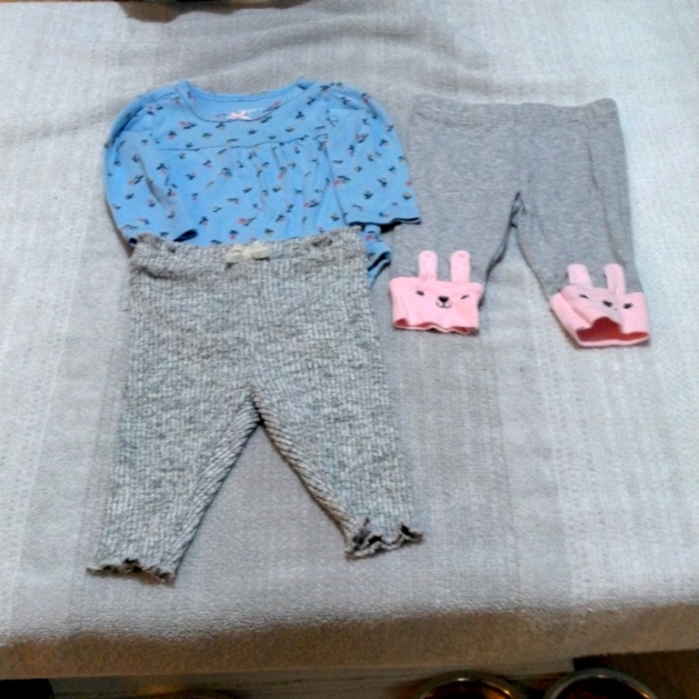 2 pants 3 mo 1 long sleeve onesie 3 mo